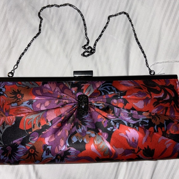 DUNE BRAND RED BLACK FLORAL SATIN CLITCH WITH BLING ADORNMENT SNAP CLOSURE - Picture 7 of 12